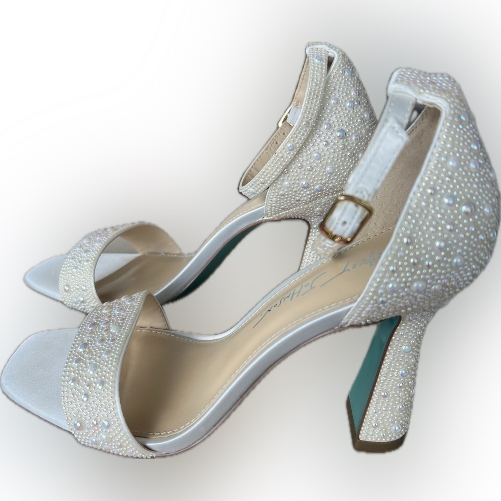 Betsey Johnson Pearl-Embellished Heels
Never worn/ size 7.5